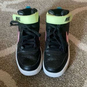 Girls youth size 4.5 sneakers-Nike pre-owned